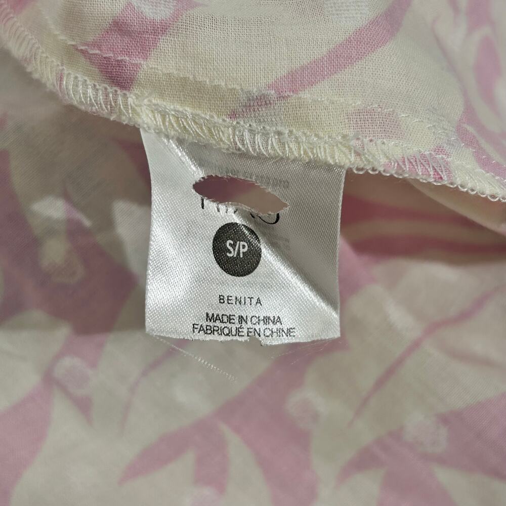 Blogger Fav Rixo Benita Printed Dress worn by Ana Cruz Kayne in Barbie - Picture 12 of 13